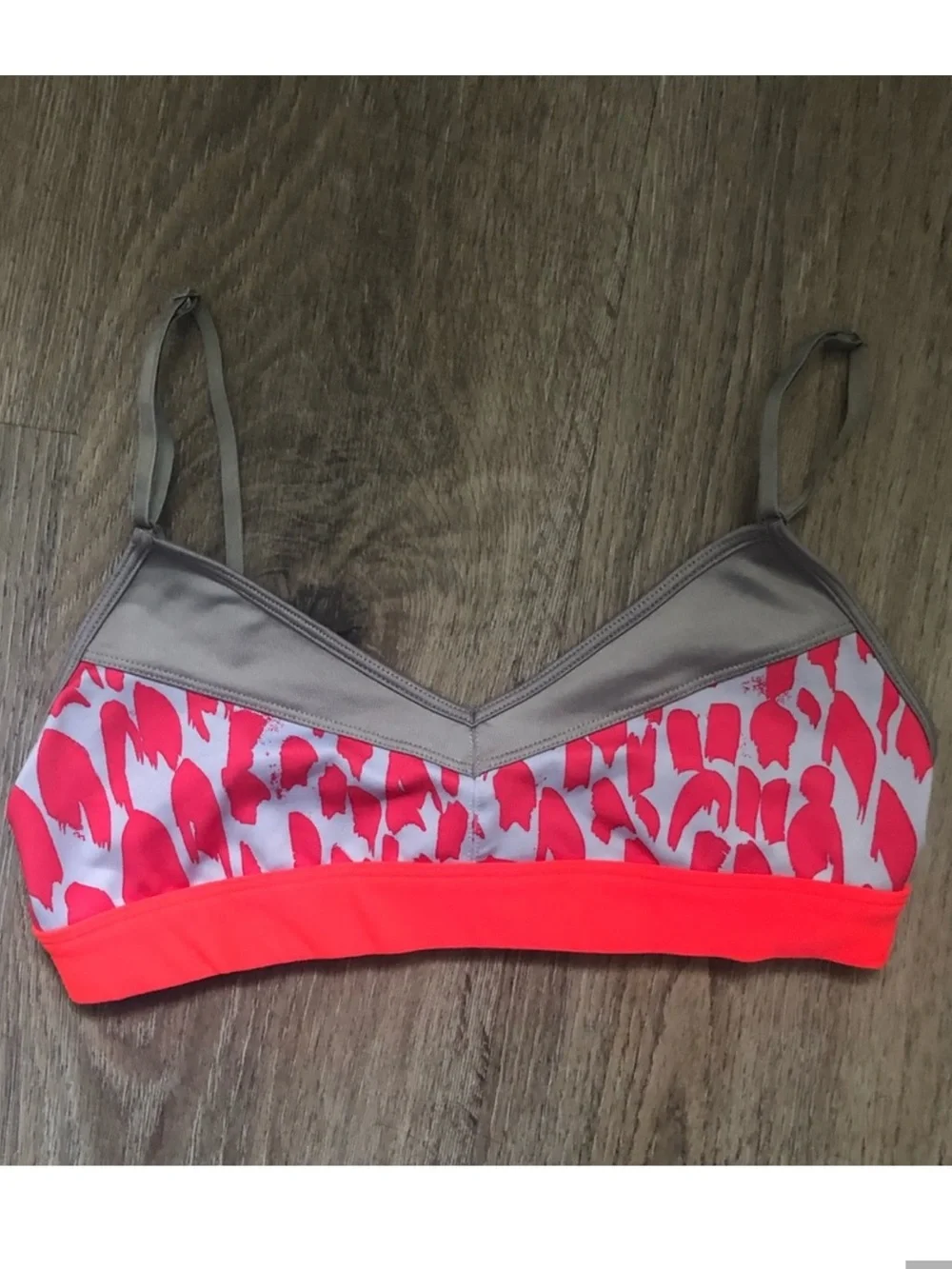 ALO Yoga Neon Pink Leopard Bralette EUC